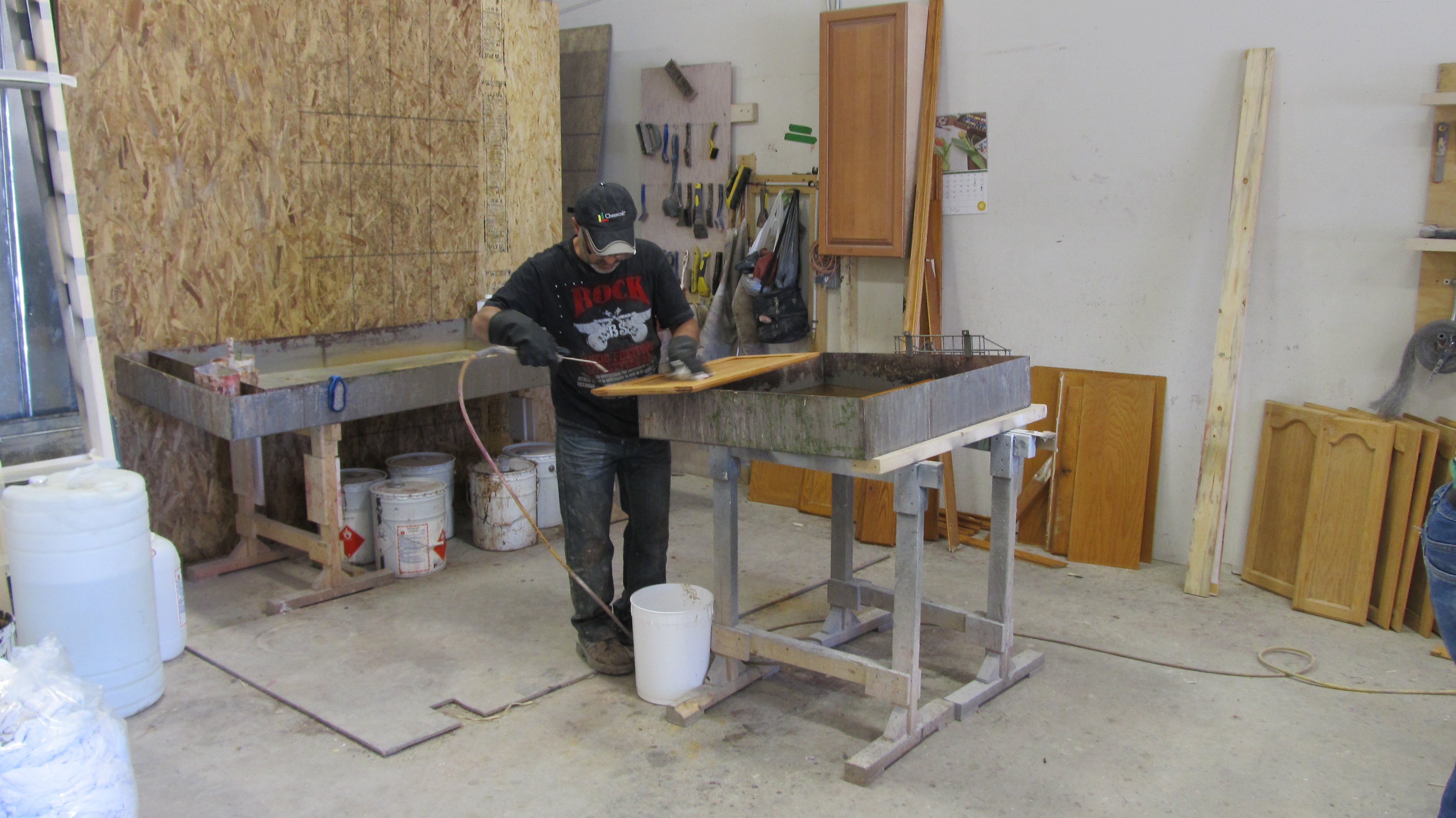 Rénover sa cuisine, décapage d&rsquo;armoires de cuisine